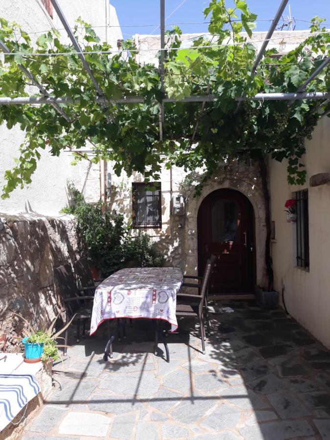 Koutouloufari Cosy Cretan בקתה הרסוניסוס