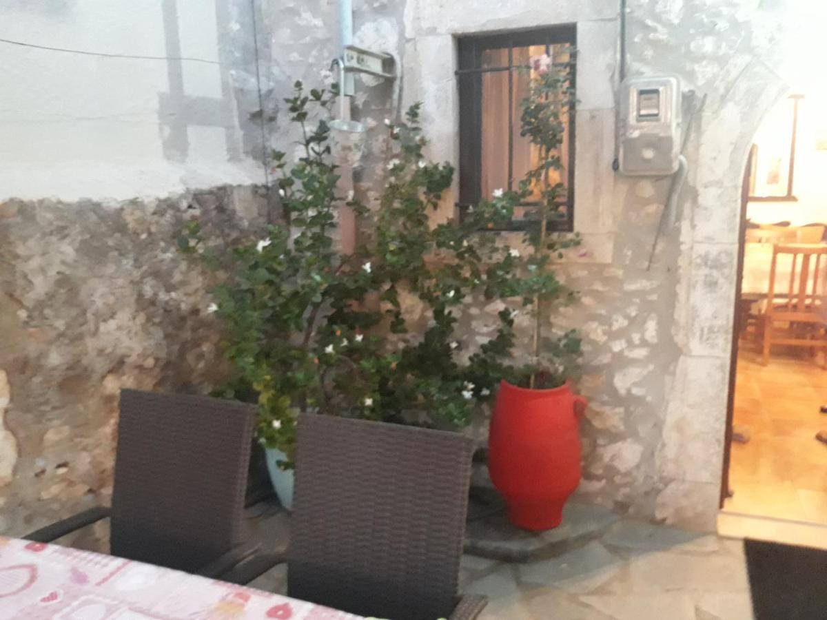 Koutouloufari Cosy Cretan בקתה *